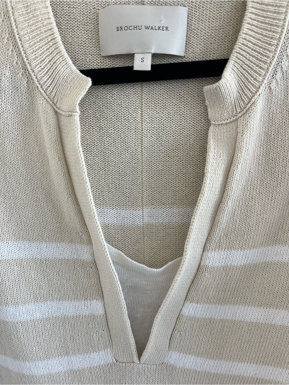 Brochu Walker Beige and White Striped V-Neck Pullover like new excellent cond - Picture 4 of 8